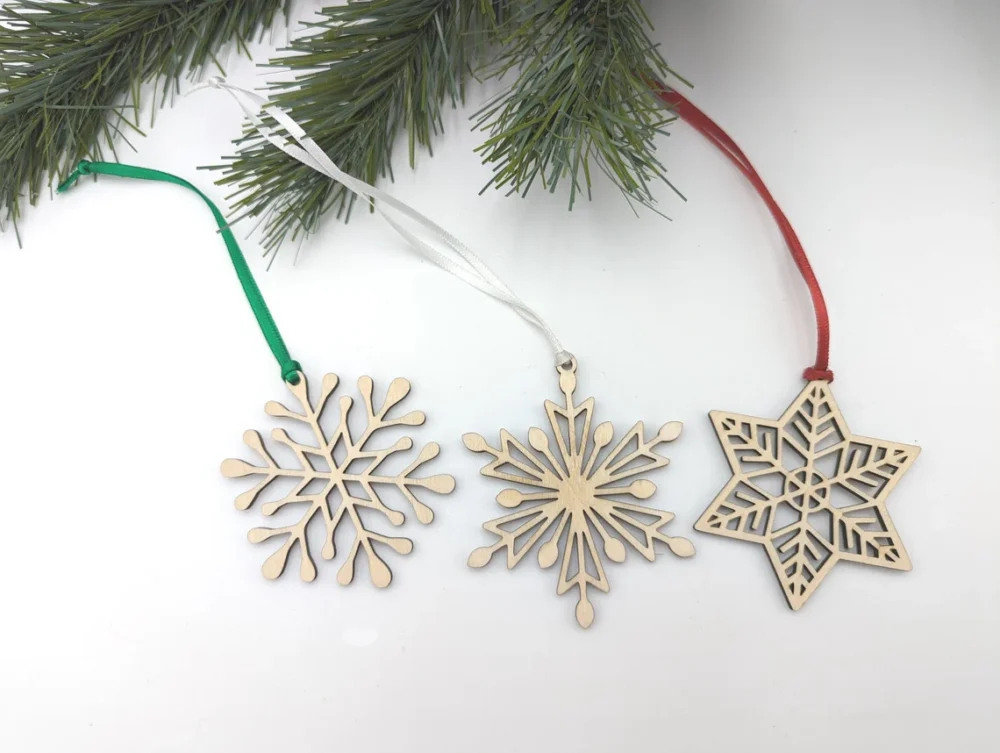 the wooden snowflakes with red ribbon green ribbon white ribbon