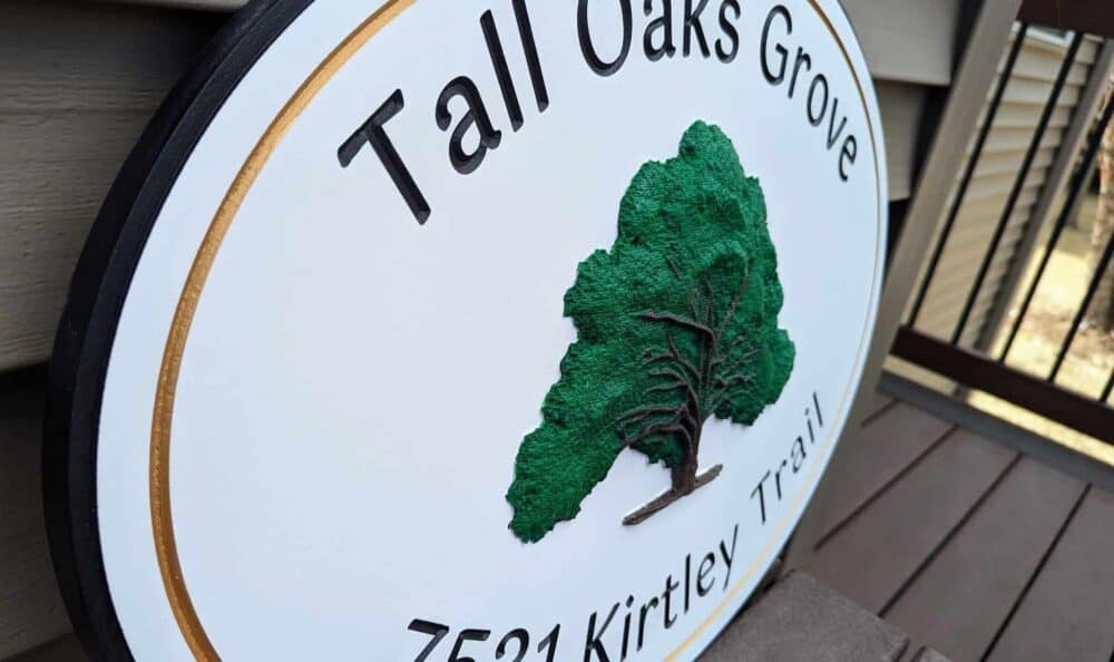 A sign that says tall oaks grove