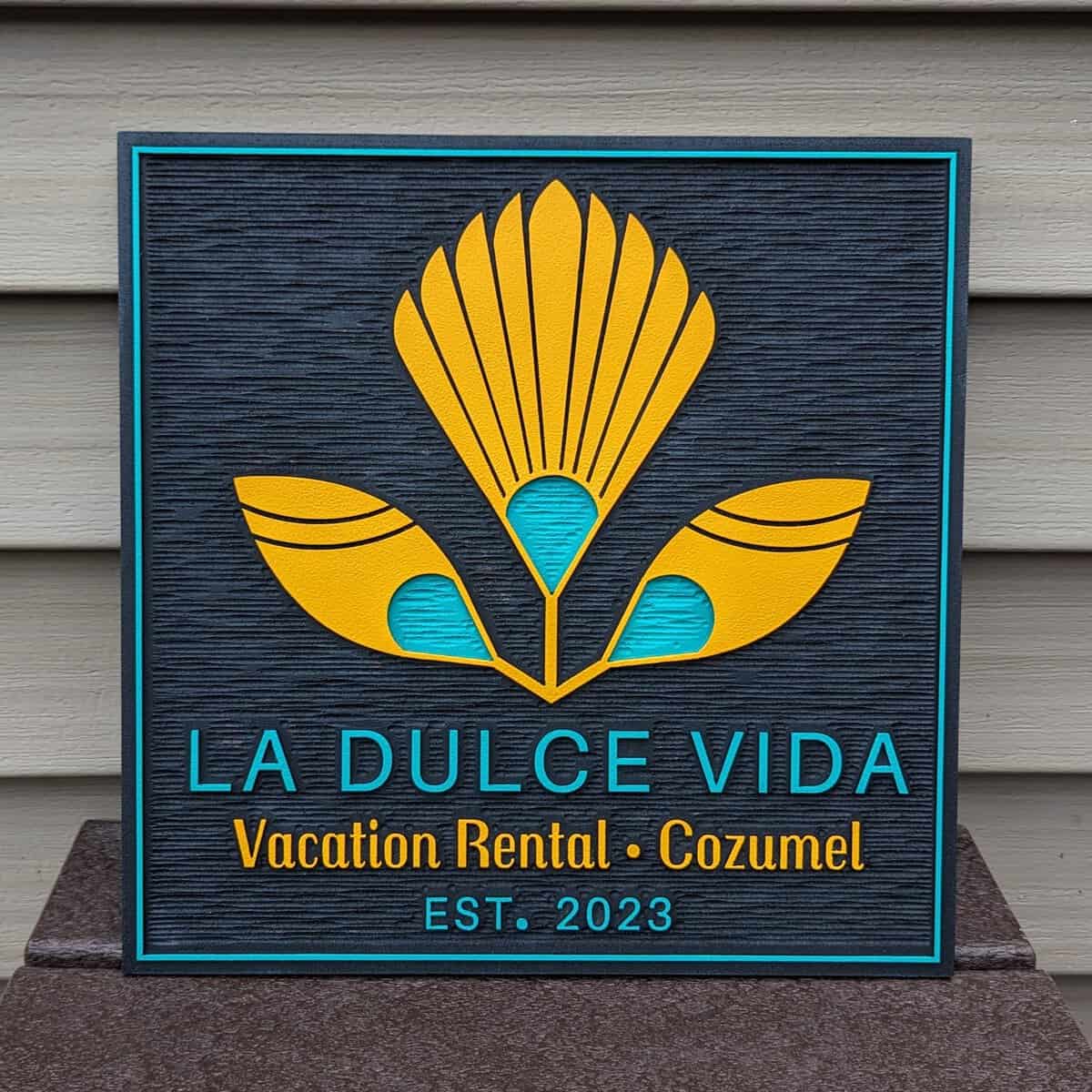 la dulca vida textured sign 1