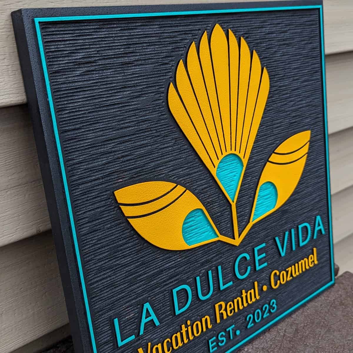 la dulca vida textured sign 2